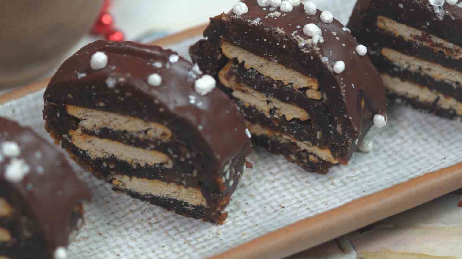 Sukseh with Ajwa Almadina Dates by Baladna
